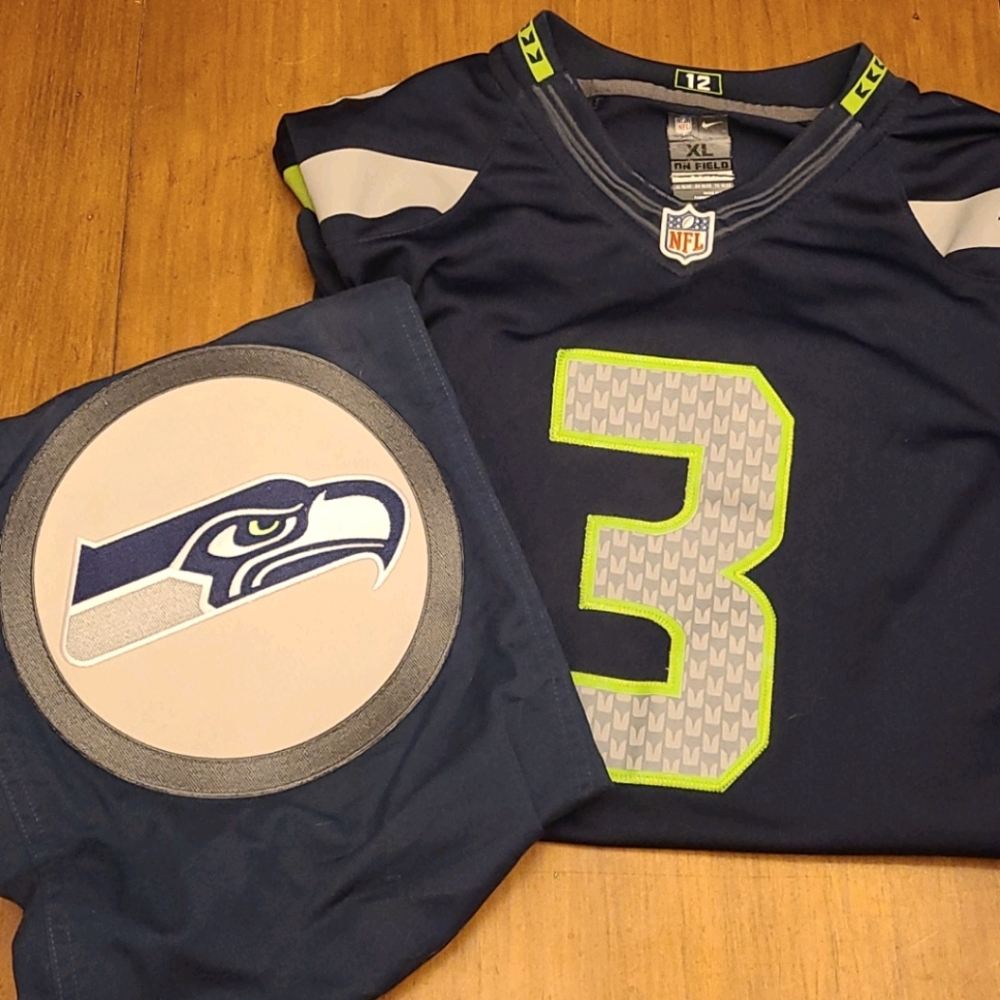 NWT SEATTLE SEAHAWKS Pottery Barn pillowcase & NIKE Jersey Worn 2xs